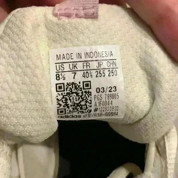 Adidas  Sneakers EUC - Picture 7 of 7